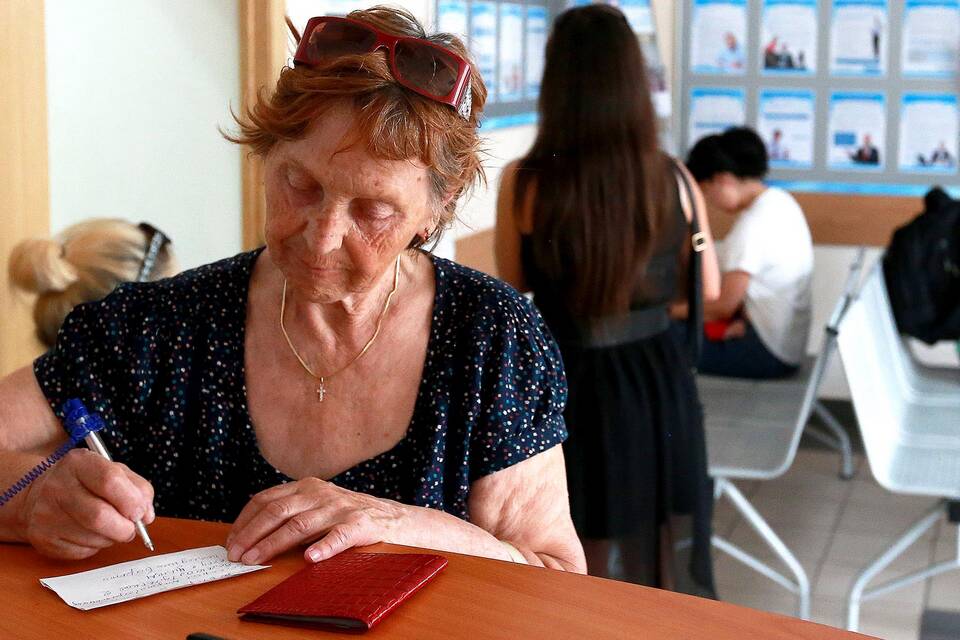 Как оформить пенсию на другого человека