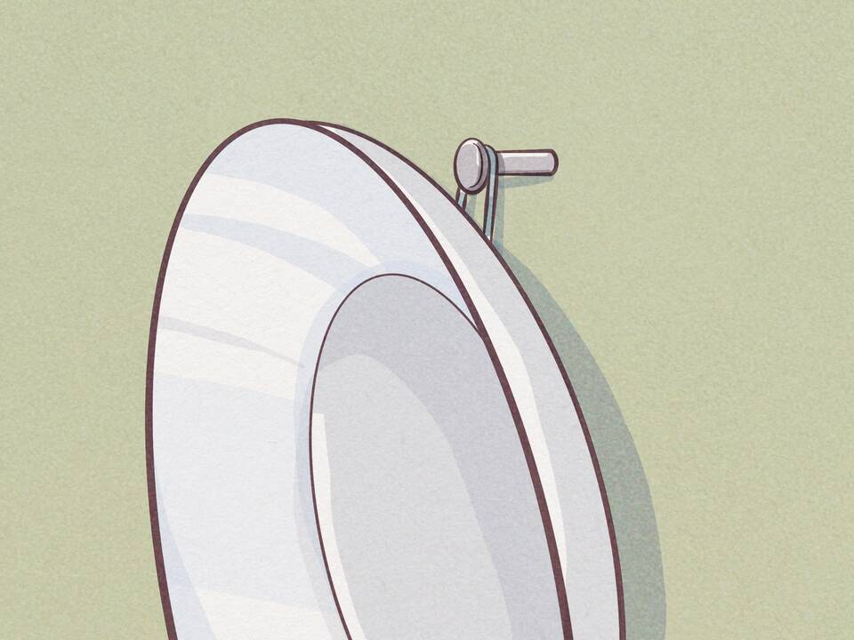 На что повесить тарелку
